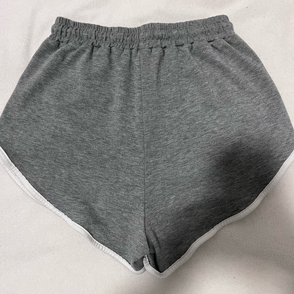 SHEIN GRAPHIC SHORTS - Picture 2 of 7